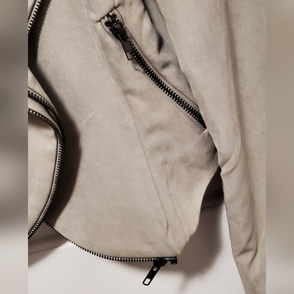 2/$40 Light tan faux suede cropped jacket with zipper details! - Picture 4 of 12